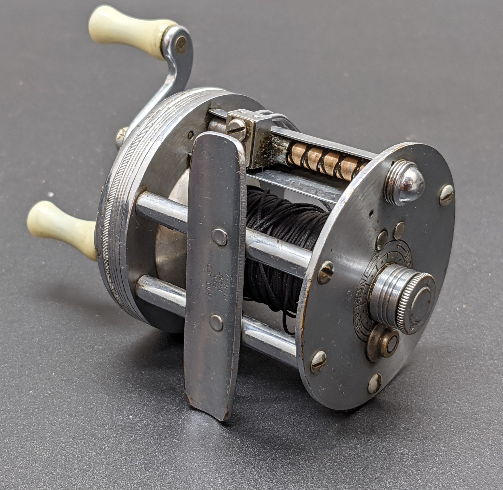 Vintage Bronson Lashless Fishing Reel Model 1700 - A Vintage Bronson Lashless Fishing Reel Model 1700 - A