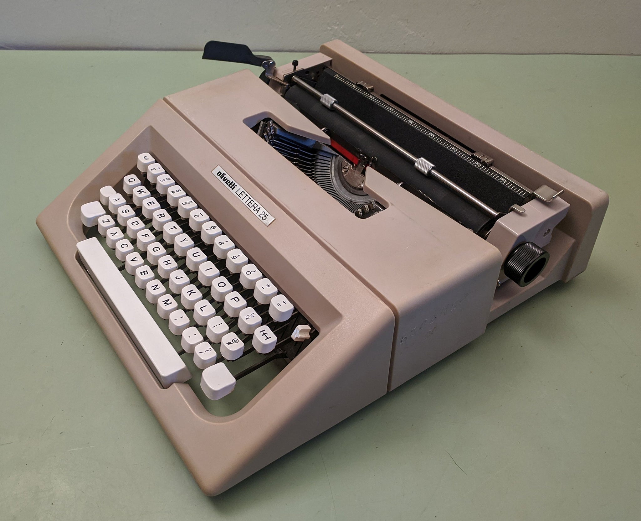 Olivetti Lettera 25 Manual Typewriter F*S – Reticulum