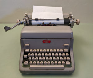 Royal Office Ambassador Mechanical typewriter F*S